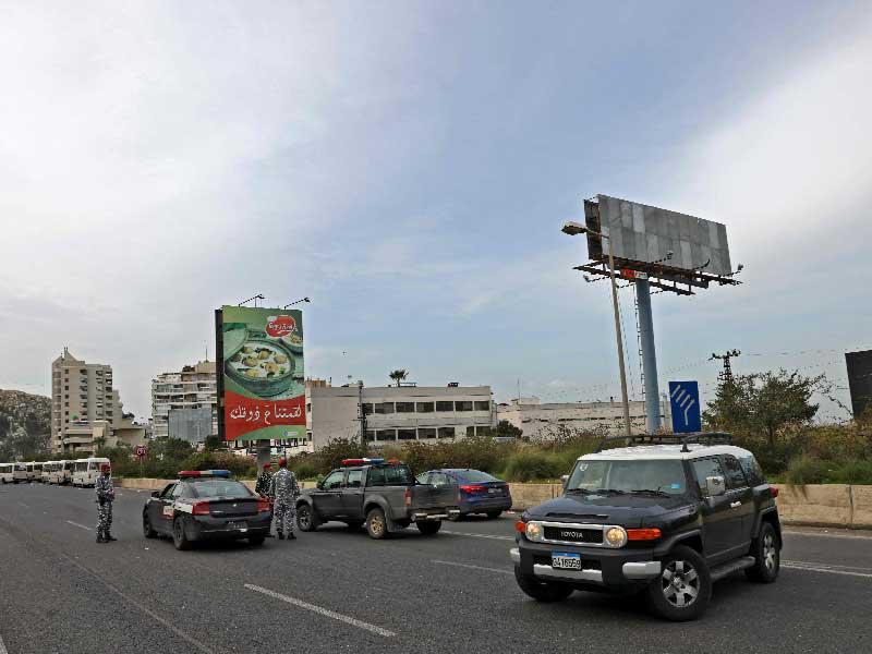 الشرطة اللبنانية تؤمن طريقاً خالياً في العاصمة اللبنانية بيروت