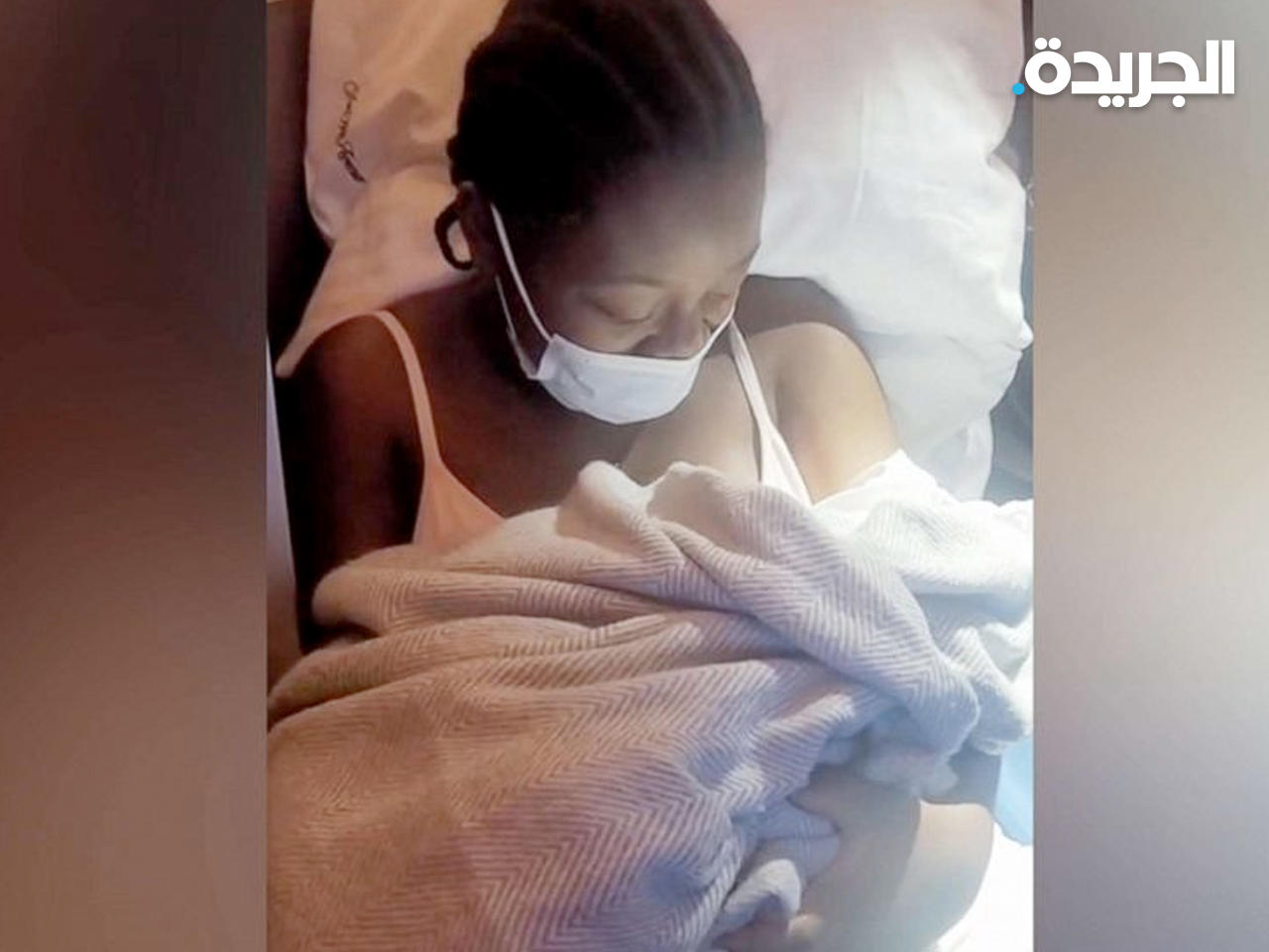 المرأة مع طفلها