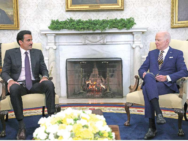 بايدن وتميم في المكتب البيضاوي أمس الأول (رويترز)