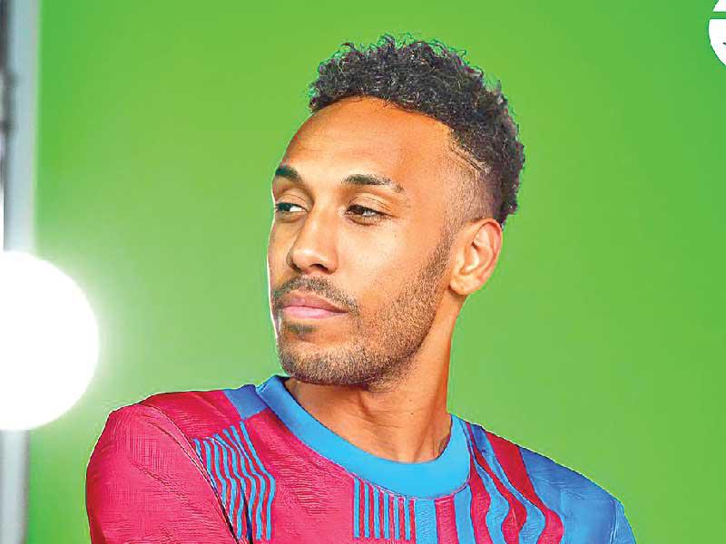 لاعب نادي أرسنال الغابوني بيير إيمريك أوباميانغ