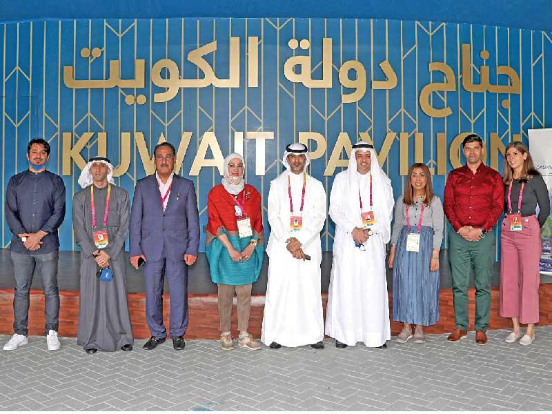 المدير العام لمعهد دسمان للسكري د. قيس الدويري  متوسطاً وفد معهد دسمان المشارك في معرض «إكسبو دبي»