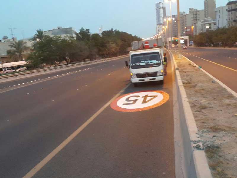 صيانة أعمدة إنارة الطرق السريعة