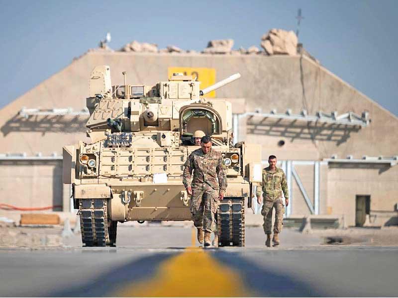 جنود أميركيون خلال نقل آليات عسكرية في قاعدة علي السالم بالكويت (صفحة سنتكوم)n