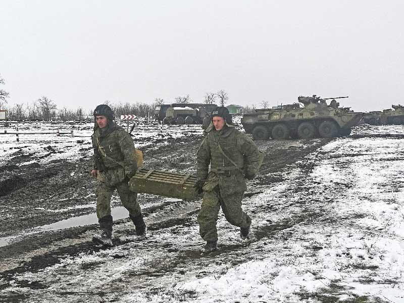 حشود من الجنود الروس على الحدود الأوكرانية استعداداً لهجوم وشيك