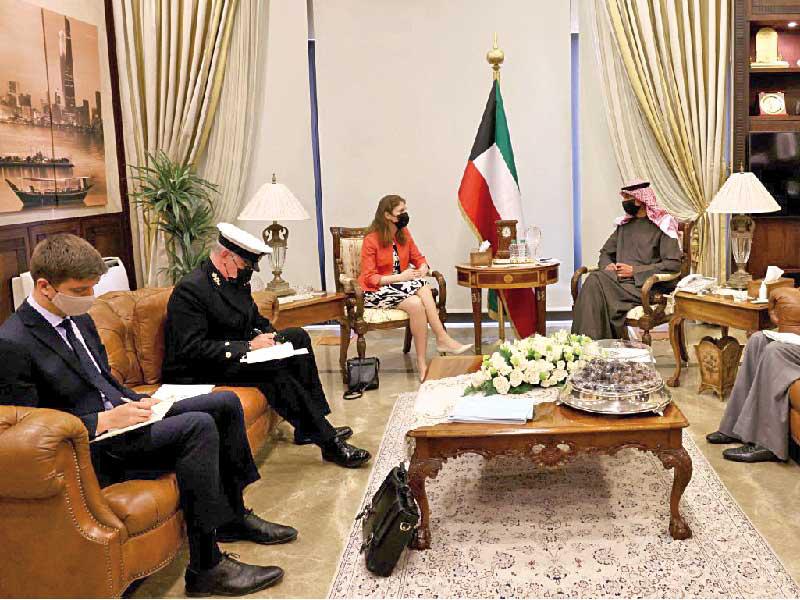  نائب وزير الخارجية السفير مجدي الظفيري خلال اجتماعه مع سفيرة المملكة المتحدة أمس