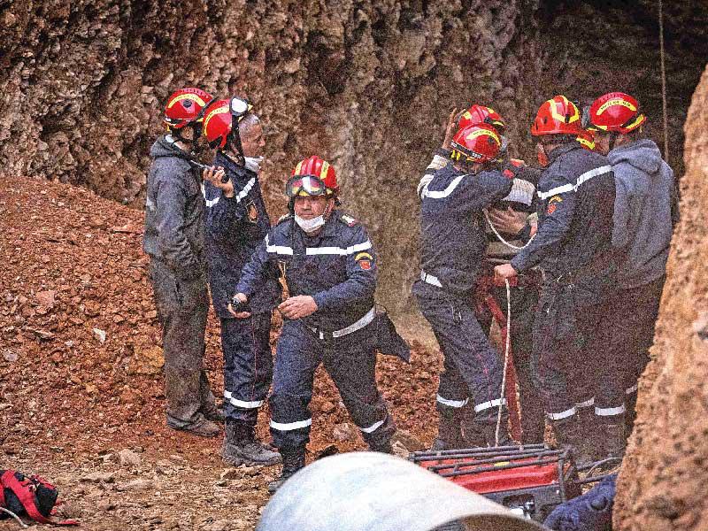 جانب من عملية إنقاذ الطفل ريان