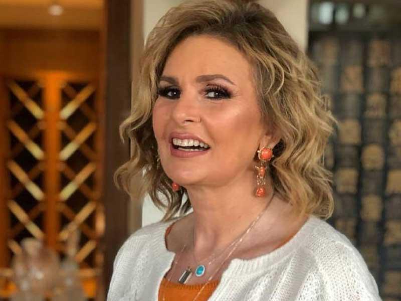 الفنانة يسرا 