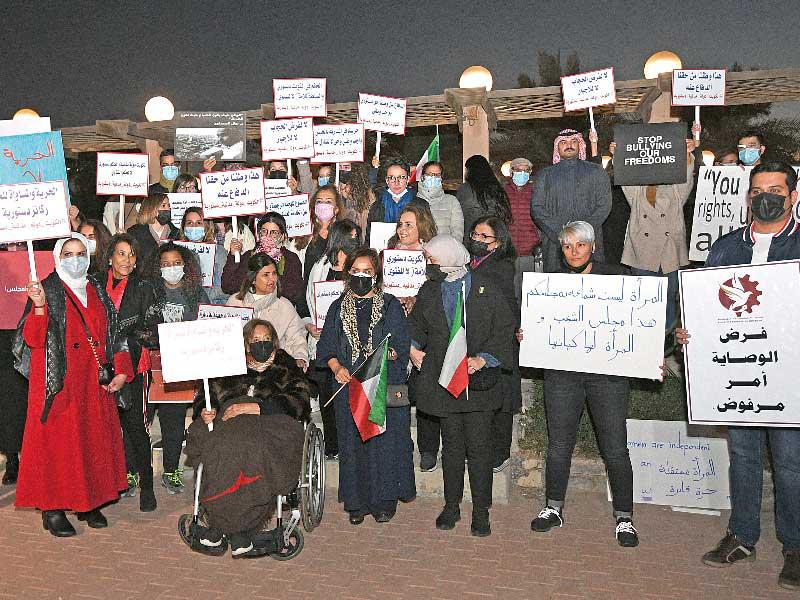 جانب من المعتصمين في ساحة الإرادة أمس t(تصوير نوفل إبراهيم)