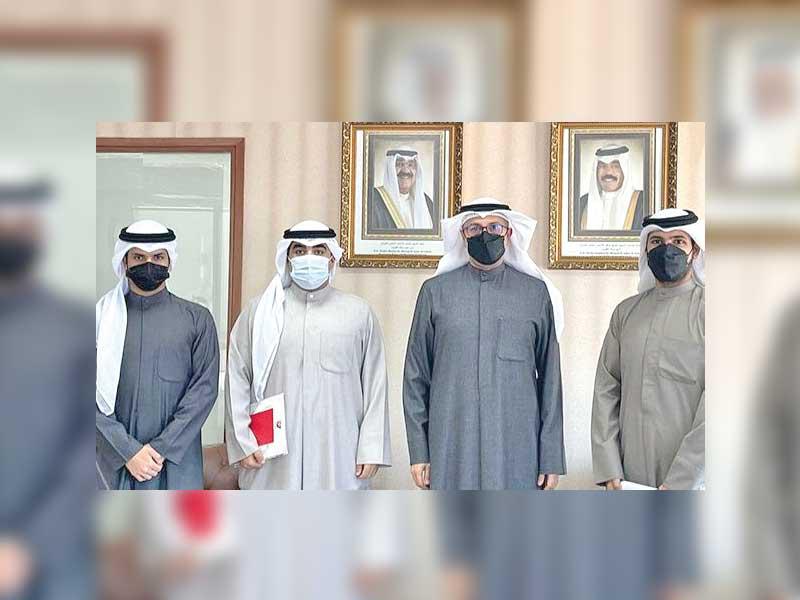 وكيل وزارة التعليم العالي د. صبيح المخيزيم متوسطاً وفد الاتحاد 