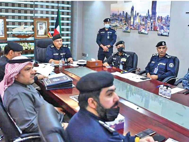 وكيل وزارة الداخلية بالتكليف اللواء أنور البرجس  مترئساً الوفد الأمني الكويتي خلال الاجتماع