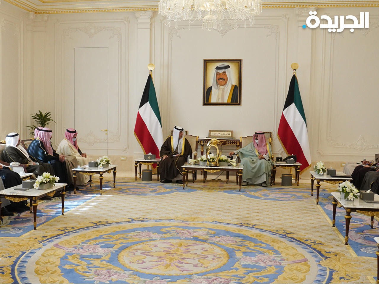 سمو ولي العهد خلال استقبال الموسى والأندية الفائزة في كأس سمو الأمير