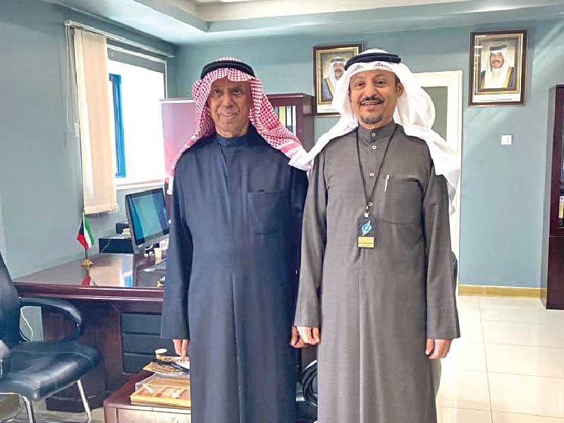 جانب من لقاء مدير إدارة التمديدات بوزارة الكهرباء والماء م. مطلق الشمري ورئيس اتحاد المكاتب الهندسية والدور الاستشارية الكويتية م. بدر السلمان