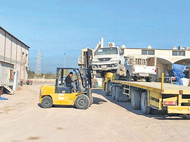 جانب من رفع السيارات المهملةn