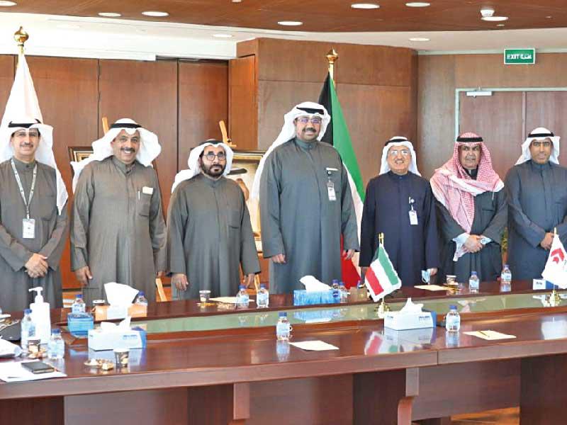 مسؤولو «الطيران المدني» و«الكويتية» خلال اجتماعهم أمس