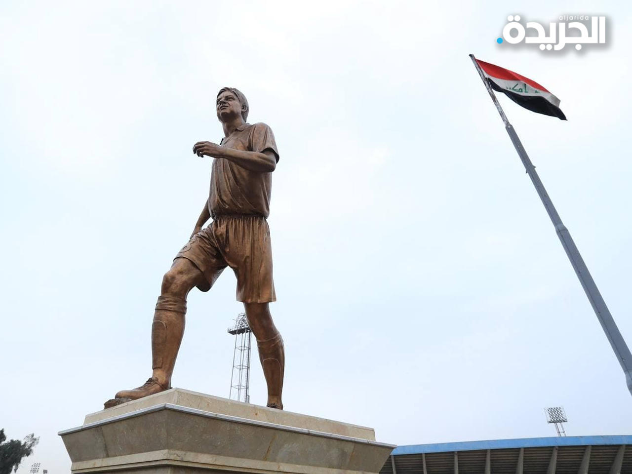 تمثال أحمد راضي قرب ملعب الشعب الدولي وسط بغداد