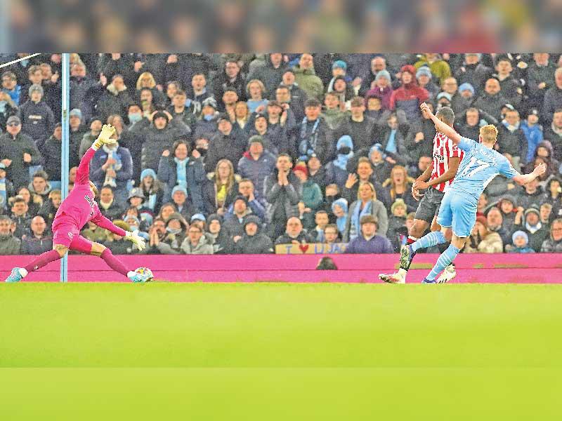 دي بروين نجم سيتي يحرز هدفه في مرمى برنتفود