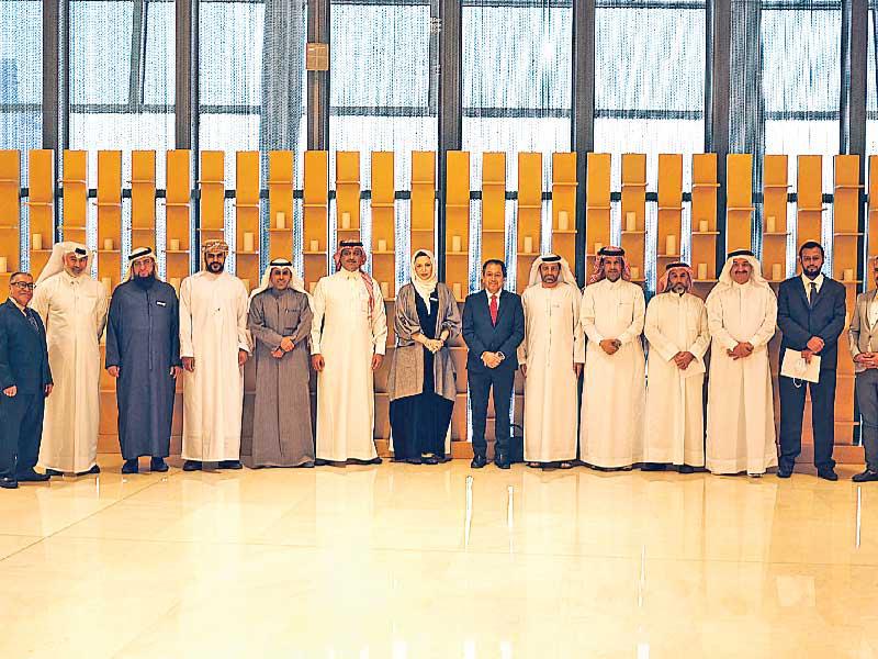 العجمي والسبيعي يتوسطان رؤساء الهيئات والجمعيات الخليجية في ختام الدورة أمسn