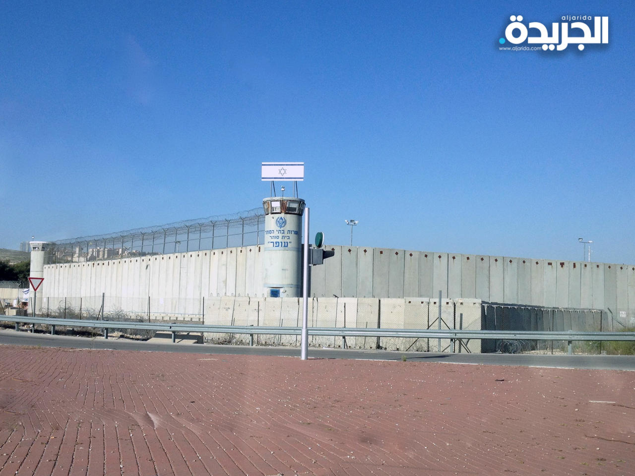 الاحتلال يعتدي على الأسرى الفلسطينيين في سجني «عوفر» و«مجدو»