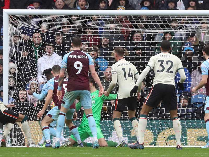 فابيانو يسجل الهدف الأول لليفربول 