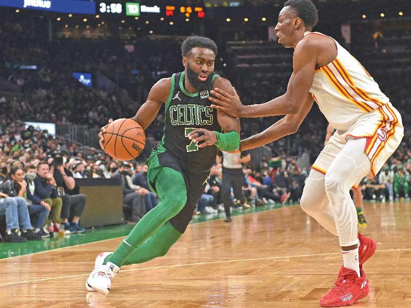 جانب من مواجهة بوسطن واتلانتا 