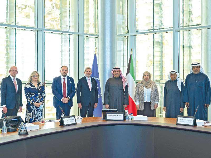 الهاشل مع المفوض الأوروبي للميزانية والإدارة والوفد المرافق