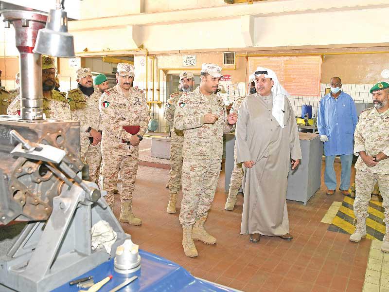 نائب رئيس مجلس الوزراء وزير الدفاع الشيخ حمد الجابر  خلال الجولة