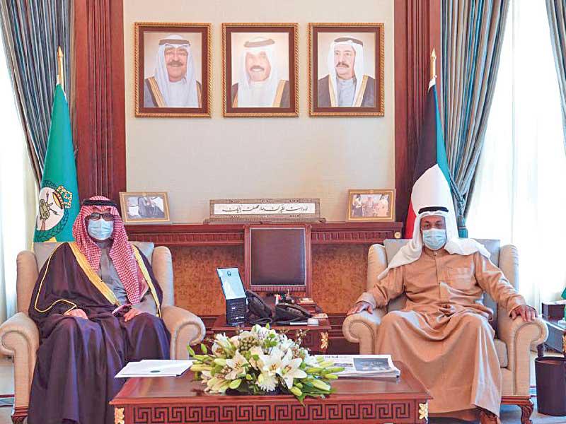 نائب رئيس الحرس الوطني الشيخ أحمد النواف مستقبلاً السفير السعودي اليوم