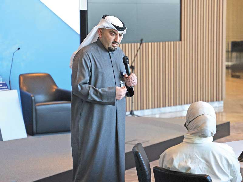  المدير العام لمجموعة الخدمات المصرفية الشخصية في البنك، محمد العثمان متحدثاً خلال الحلقة النقاشية