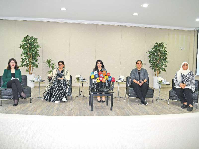 جانب من المشاركات في الحلقة النقاشية   (تصوير عوض التعمري)