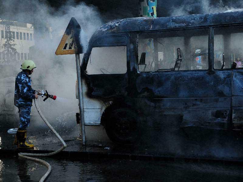 بقايا الحافلة العسكرية