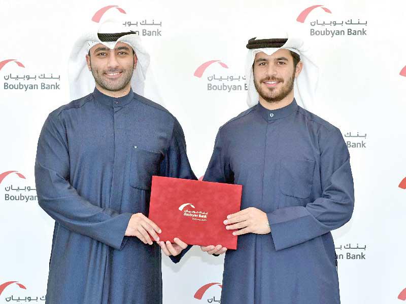 الصقعبي والعيسى بعد توقيع الشراكة   