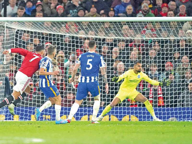 رونالدو يحرز هدفه في مرمى برايتون