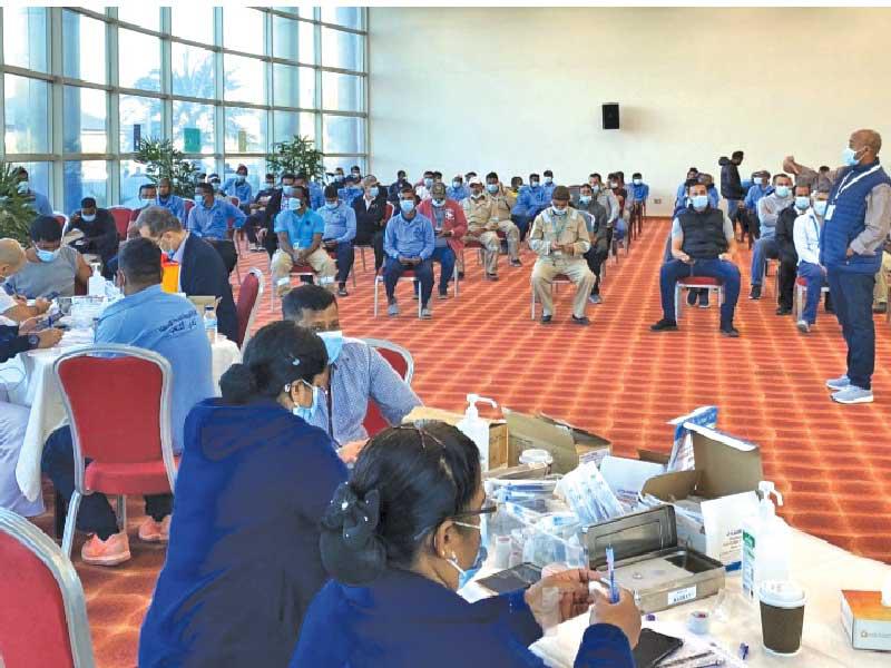 جانب من حملة التطعيمات أمس