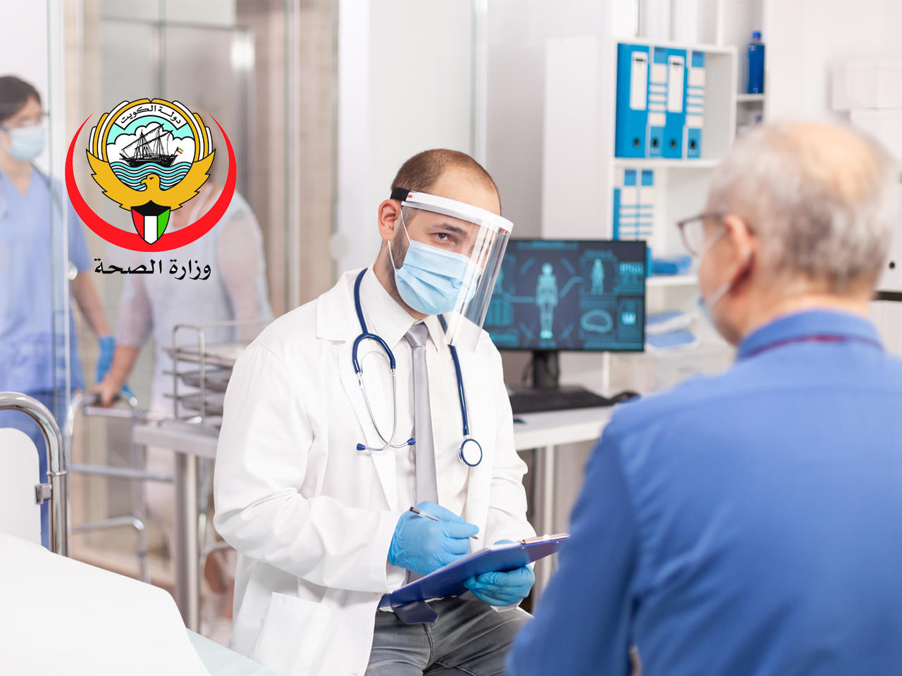 مريض يستمع إلى الطبيب - من الأرشيف