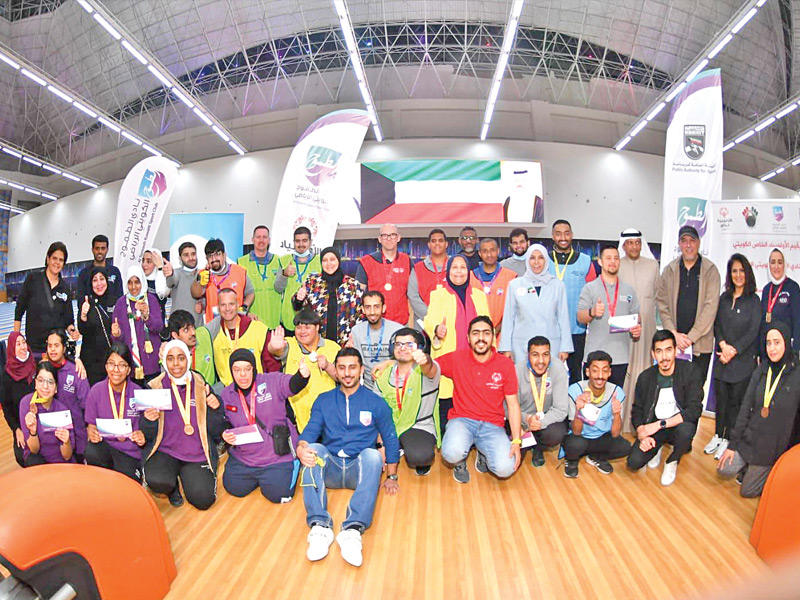 رحاب بورسلي تتوسط الفائزين في المسابقات