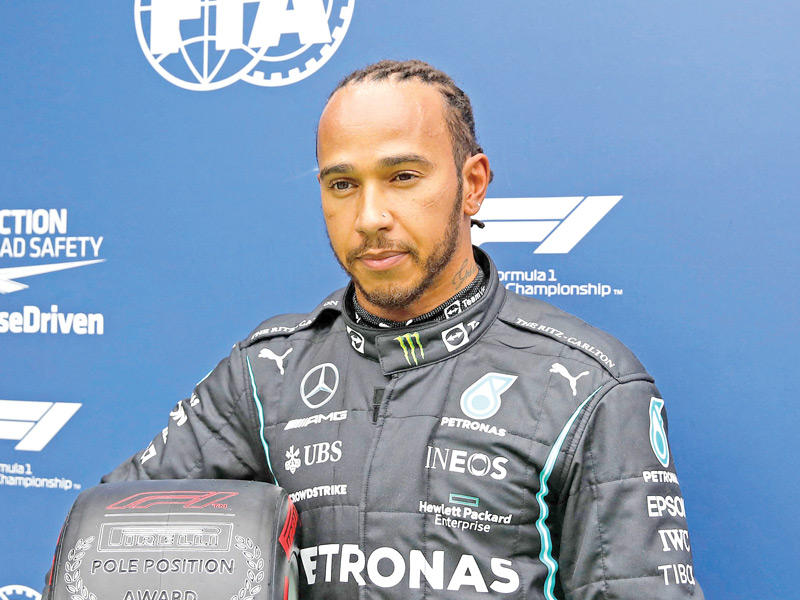 سائق فريق مرسيدس  لويس هاميلتون