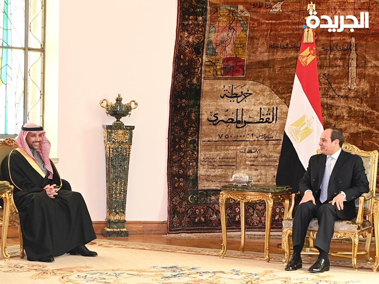 السيسي مستقبلاً الغانم في قصر الاتحادية