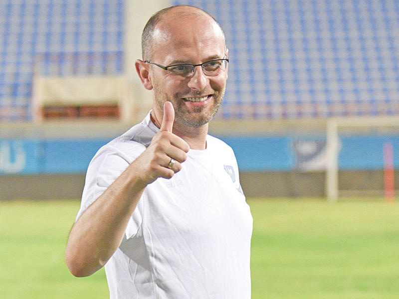 مدرب الفريق الأول لكرة القدم بالنادي، الصربي زيلكو ماركوف