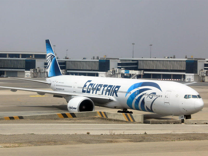 الكائرة المصرية في في مطار هيثرو بلندن