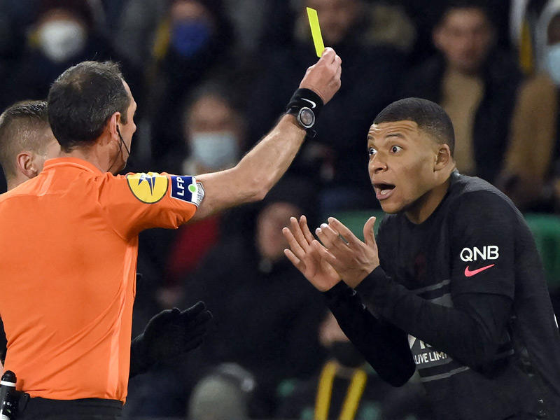 الحكم ليساج ينذر مبابي