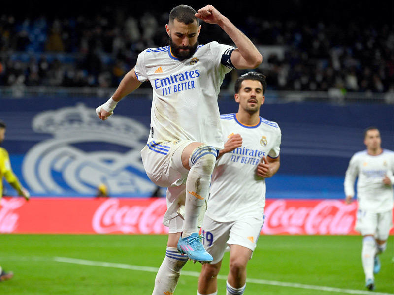 بنزيمة يحتفل بهدفه في مرمى ألافيس