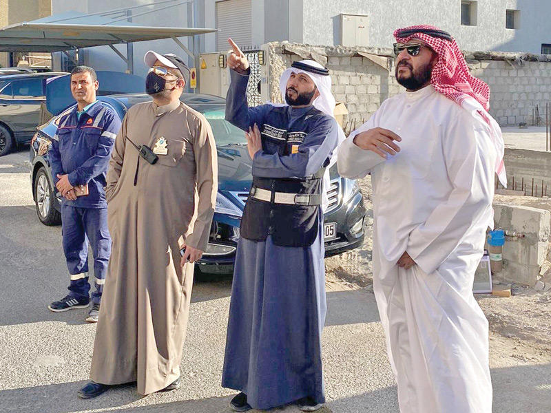 محافظ العاصمة الشيخ طلال الخالد خلال الجولة