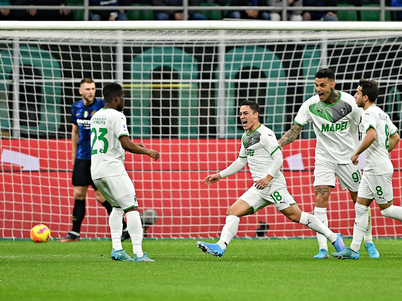 راسبادوري نجم ساسولو يحتفل بهدفه