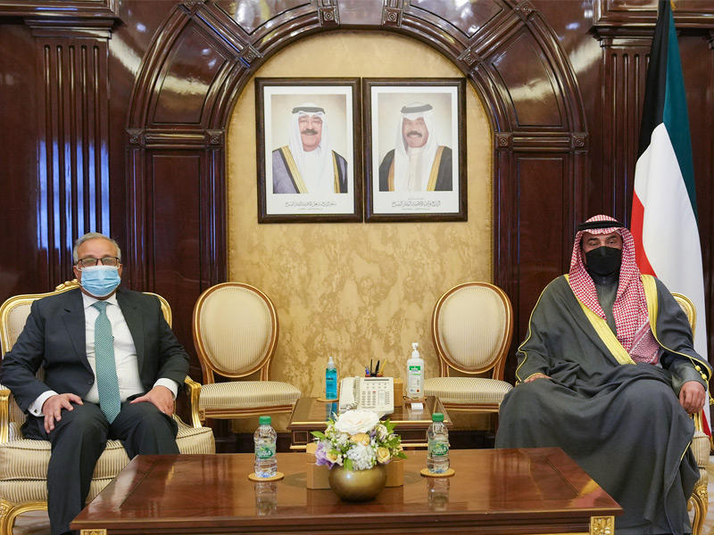  رئيس مجلس الوزراء سمو الشيخ صباح الخالد مستقبلاً سفير باكستان أمس