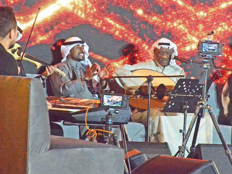 الملا والمفتاح في الحفل