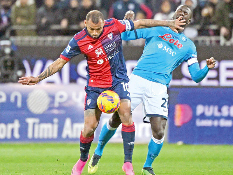 جانب من مباراة نابولي وكالياري