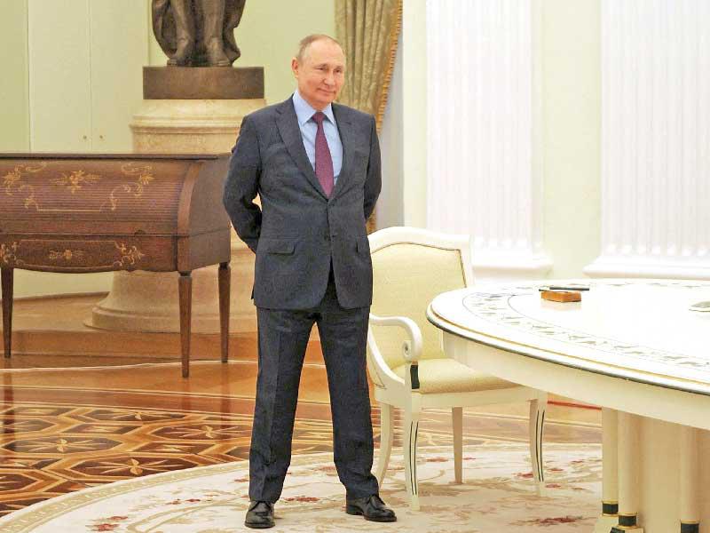 بوتين في الكرملين خلال استقبال نظيره الأذربيجاني أمس