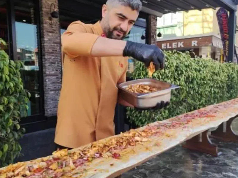 شطيرة شاورما طولها 20 متراً