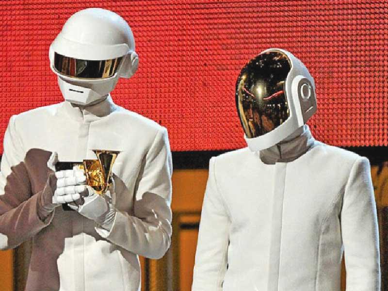 عضوا فرقة موسيقى الإلكترو الفرنسية الشهيرة دافت بانك Daft Punk