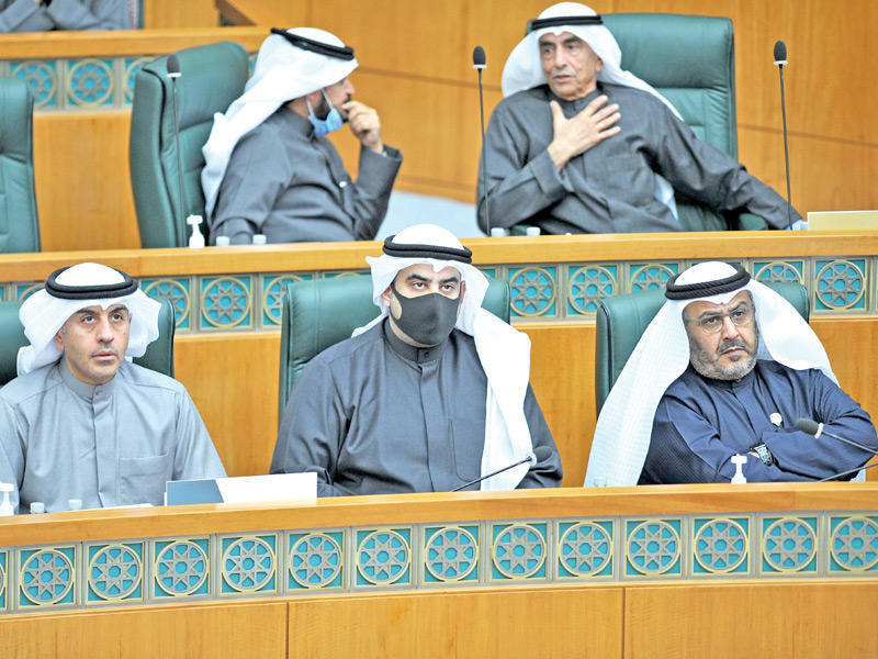 الموسى والرشيد والشريعان في جلسة سابقة